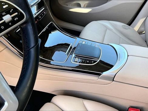 Used 2022 Mercedes-Benz GLC 300 image 17