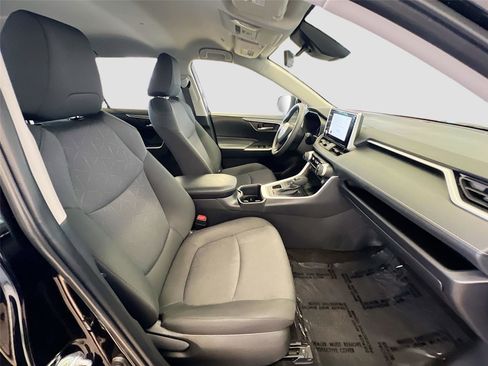 Used 2025 Toyota RAV4 XLE image 28