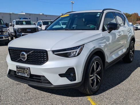 Certified 2023 Volvo XC40 B5 Plus w/ Driver Assist Package image 8