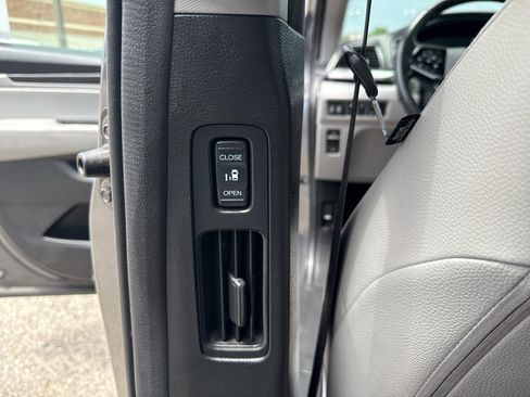 Used 2018 Honda Odyssey EX-L image 19