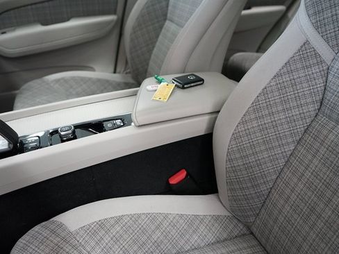 Used 2022 Volvo XC60 T8 Inscription Expression image 31