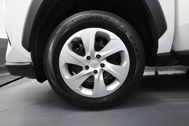Used 2025 Toyota RAV4 LE FWD image 13