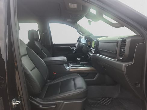Used 2025 Chevrolet Silverado 1500 LT Trail Boss w/ LT Trail Boss Premium Package AWD/4WD image 17