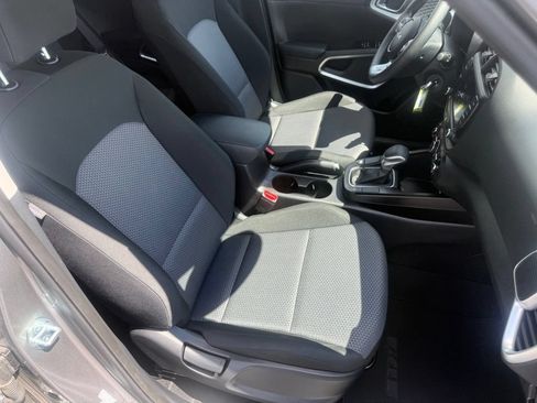 Used 2025 Kia Soul LX w/ LX Technology Package FWD image 51