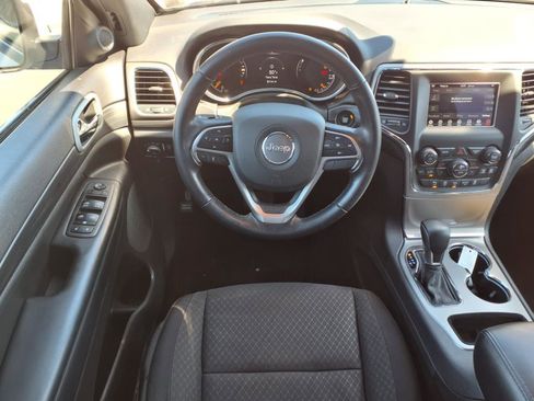 Used 2021 Jeep Grand Cherokee Laredo image 21