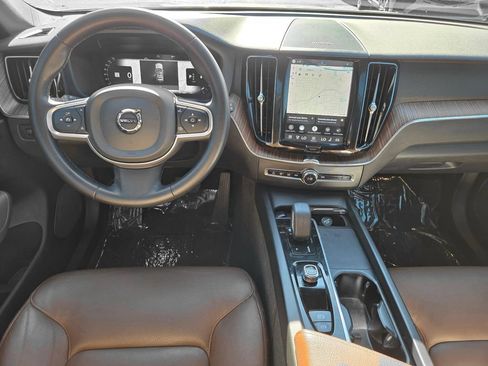 Used 2022 Volvo XC60 B5 Momentum w/ Advanced Package AWD/4WD image 19