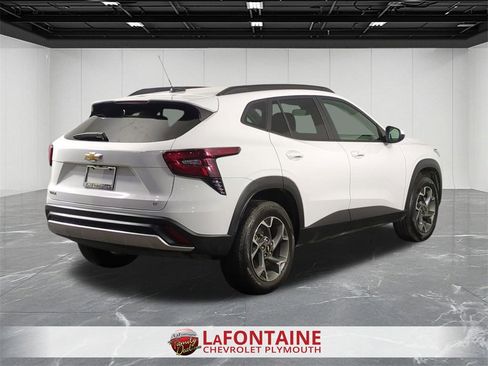 Certified 2025 Chevrolet Trax LT w/ Driver Confidence Package image 8