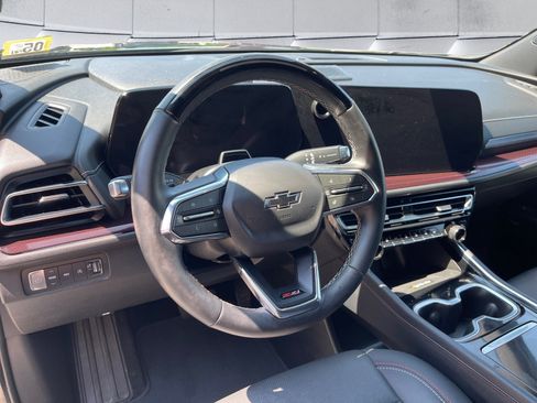 Used 2025 Chevrolet Traverse Z71 w/ Enhanced Driving Package AWD/4WD image 13