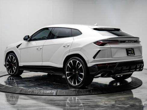 Used 2022 Lamborghini Urus image 11
