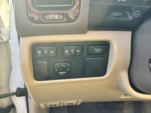 Used 2005 Toyota Land Cruiser Base image 11