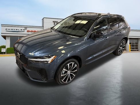 Used 2025 Volvo XC60 B5 Plus image 9