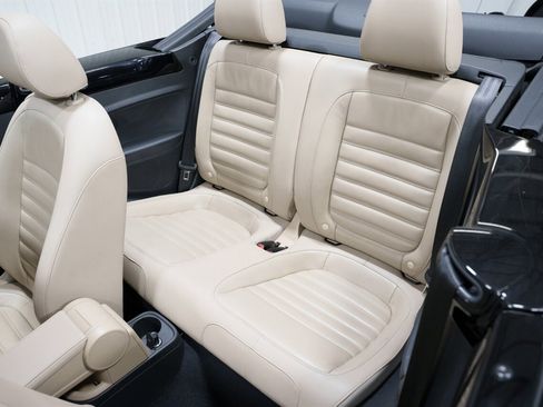 Used 2013 Volkswagen Beetle 2.5 image 21