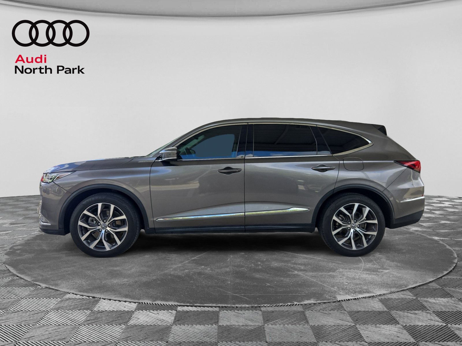 Used 2024 Acura MDX w/ Technology Package FWD image 2
