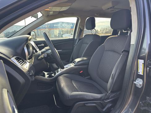 Used 2018 Dodge Journey SE w/ Popular Equipment Group image 3