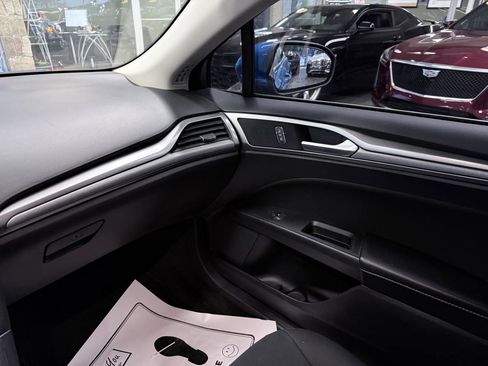 Used 2019 Ford Fusion SE image 44