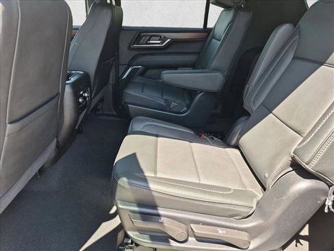Used 2025 GMC Yukon XL Denali AWD/4WD image 18