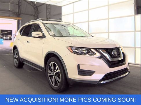 Used 2019 Nissan Rogue SV w/ Premium Package FWD image 1