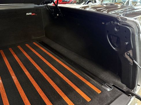 Used 2004 Chevrolet SSR w/ Preferred Equipment Group image 64