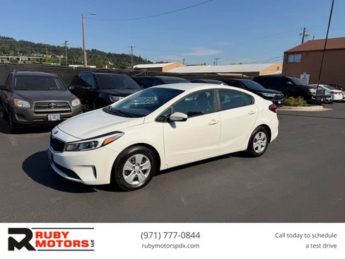 Used 2018 Kia Forte LX FWD image 1