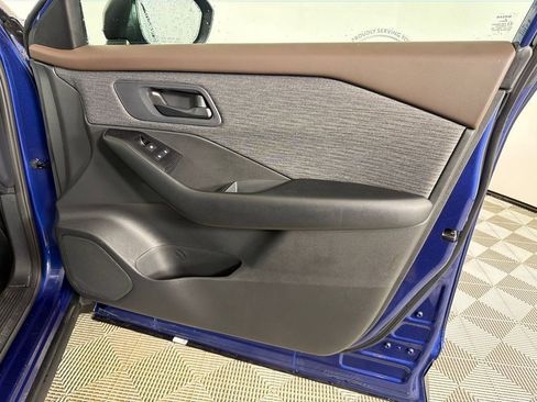 Used 2023 Nissan Rogue S image 14