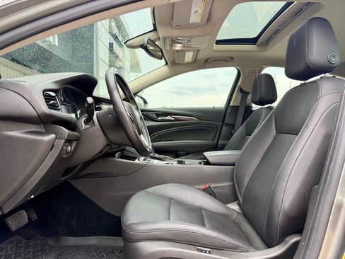 Used 2019 Buick Regal Essence w/ Driver Confidence Package I FWD image 28