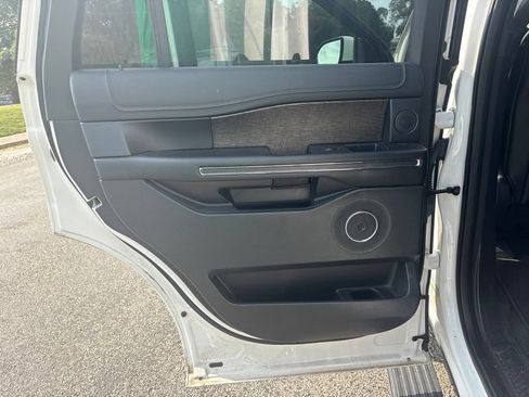 Used 2018 Ford Expedition Limited w/ Equipment Group 301A AWD/4WD image 23