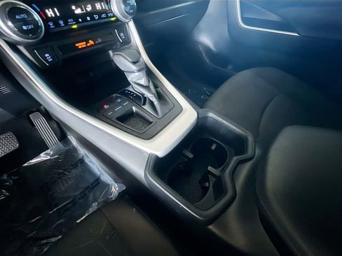 Used 2022 Toyota RAV4 XLE image 24