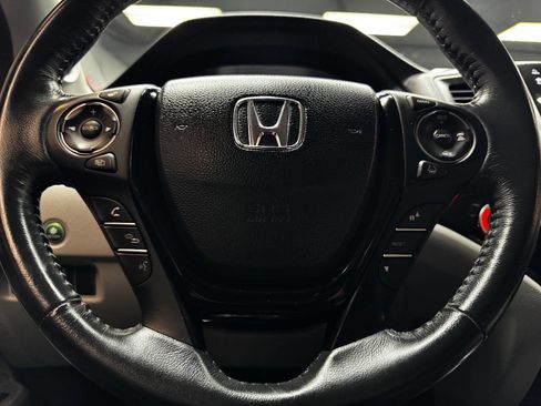 Used 2017 Honda Pilot Touring image 21