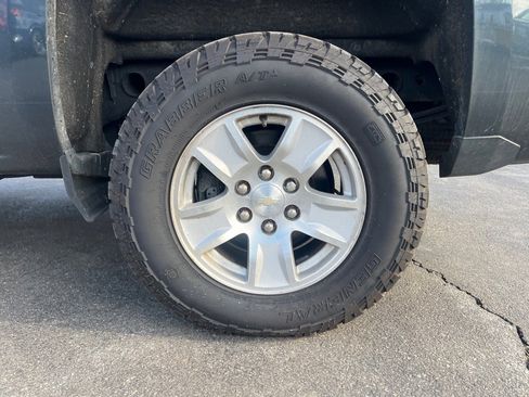 Used 2018 Chevrolet Silverado 1500 LT w/ All Star Edition image 31