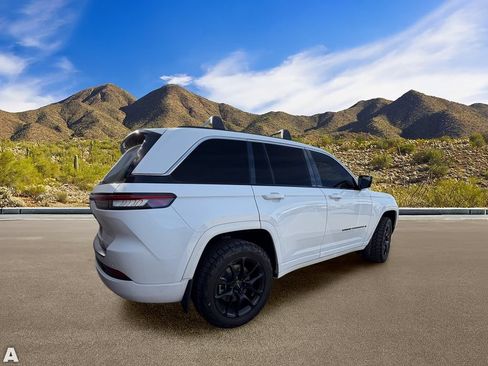 Used 2023 Jeep Grand Cherokee 4WD 4xe image 4