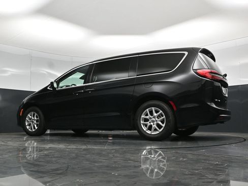 Used 2024 Chrysler Pacifica Touring-L FWD image 61