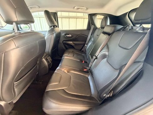 Used 2020 Jeep Cherokee Limited FWD image 21