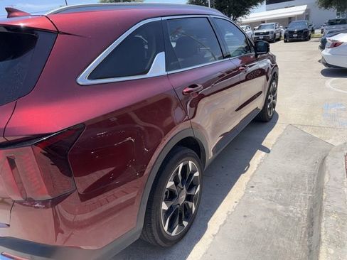 Certified 2025 Kia Sorento SX FWD image 6