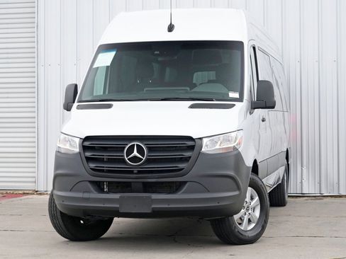 Used 2024 Mercedes-Benz Sprinter 2500 image 3