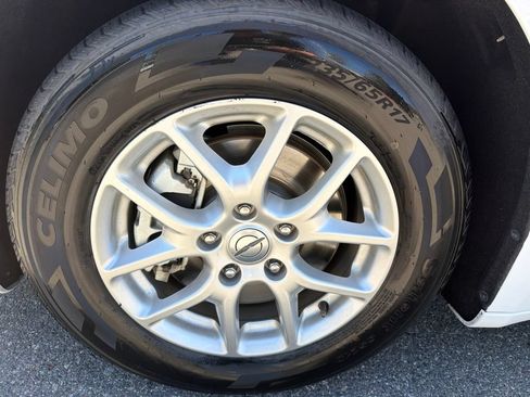 Used 2023 Chrysler Voyager LX FWD image 2