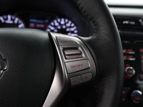 Used 2013 Nissan Altima 2.5 SV FWD image 24