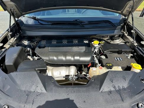 Used 2020 Jeep Cherokee Latitude Plus w/ Comfort/Convenience Group AWD/4WD image 35