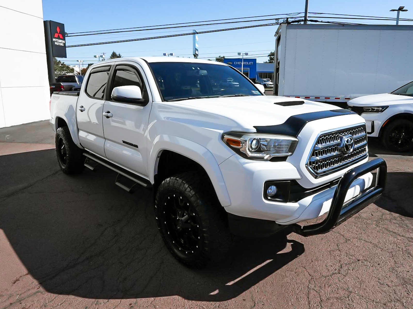 Used 2016 Toyota Tacoma TRD Sport w/ Towing Package AWD/4WD image 3
