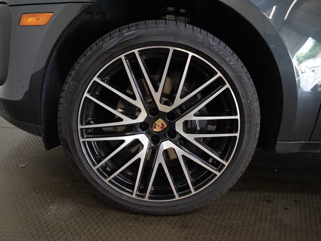 Certified 2026 Porsche Macan AWD/4WD image 15
