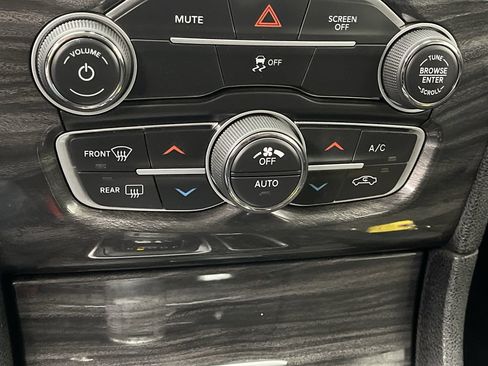 Used 2022 Chrysler 300 Touring w/ Sport Appearance Package image 19