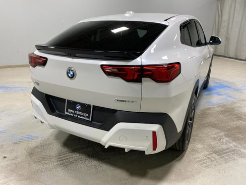 Used 2025 BMW X2 xDrive28i w/ Premium Package image 9