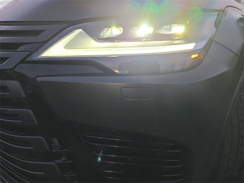 Used 2024 Lexus LX 600 4WD w/ Luxury Package image 36