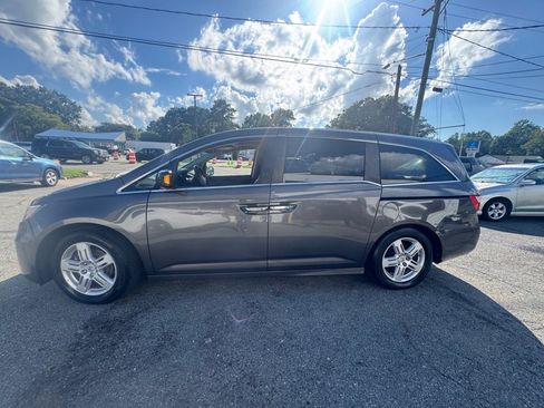 Used 2013 Honda Odyssey Touring Elite image 3