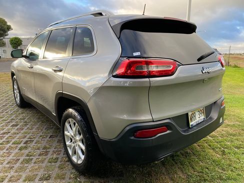 Used 2016 Jeep Cherokee Latitude FWD image 23