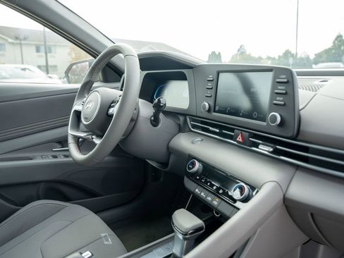 New 2025 Hyundai Elantra Sport image 11