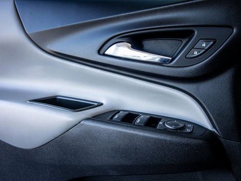 Used 2019 Chevrolet Equinox LS image 23