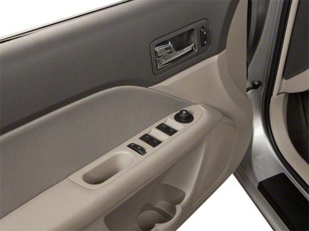 Used 2010 Ford Fusion S FWD image 10