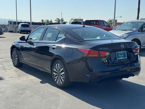 Used 2024 Nissan Altima 2.5 SV FWD image 2