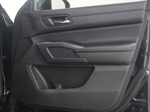 Used 2023 Nissan Pathfinder SL image 9