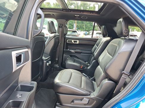 Used 2020 Ford Explorer XLT w/ Equipment Group 202A AWD/4WD image 10